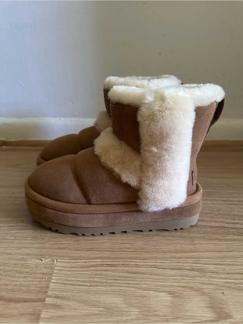 💯% Authentic UGG Platform Boots Sz 7 - Picture 4 of 14